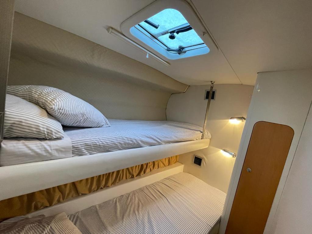 Cozy Yacht Lodge In Barcelona With Boat Tour Option Sant Adria de Besos Exterior foto