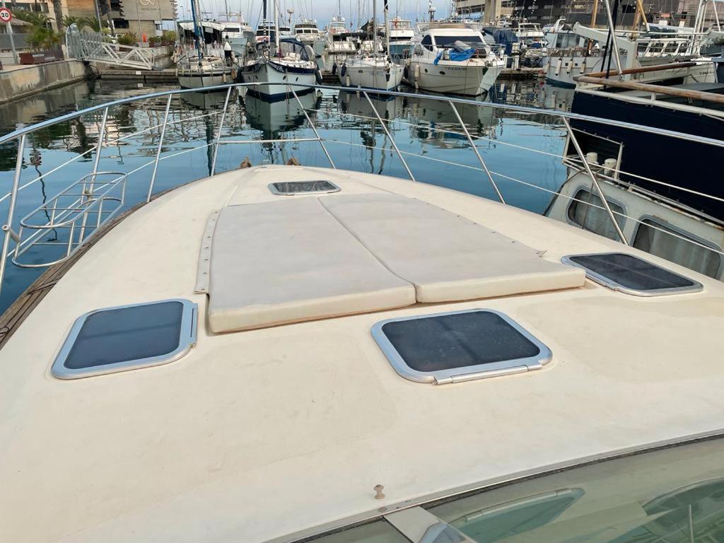 Cozy Yacht Lodge In Barcelona With Boat Tour Option Sant Adria de Besos Exterior foto