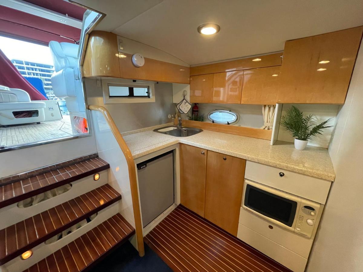 Cozy Yacht Lodge In Barcelona With Boat Tour Option Sant Adria de Besos Exterior foto