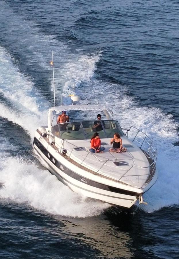 Cozy Yacht Lodge In Barcelona With Boat Tour Option Sant Adria de Besos Exterior foto